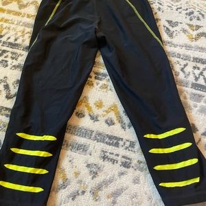 Workout pants. Capris.